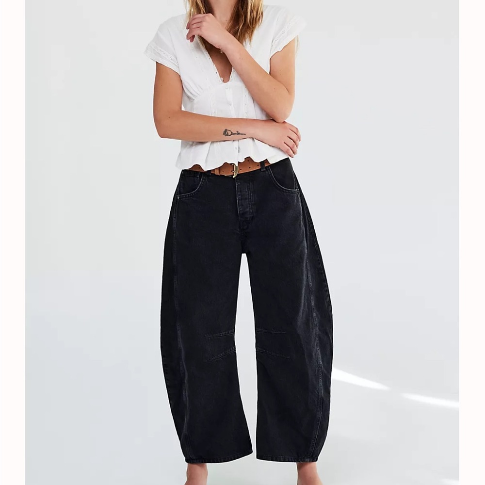 We the Free Barrel Leg Jeans size 29